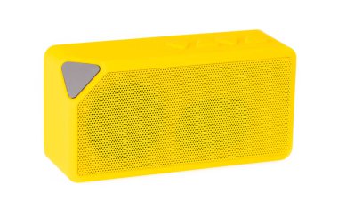 Hoparlör Bluetooth sarı rengi beyaz arkaplanda izole edildi