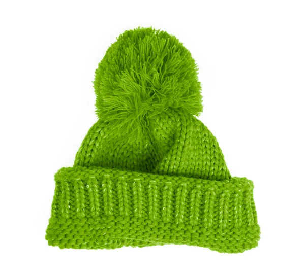 Grüne Strickwollmütze mit Pom Pom isoliert auf weißem Hintergrund — Stockfoto