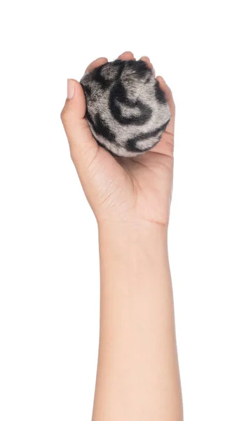 Hand houden Fur bal geïsoleerd op witte achtergrond — Stockfoto