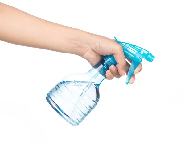 Hand hält blaue Flasche Spray Pistole. Objekt isoliert auf wh — Stockfoto