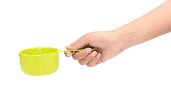 Mão segurando colher de plástico verde isolado no fundo branco — Fotografia de Stock