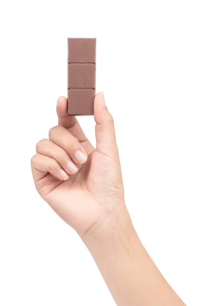 手拿着用白色背景隔开的巧克力棒 — 图库照片