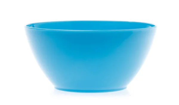 Vazio tigela de plástico azul isolado no fundo branco — Fotografia de Stock