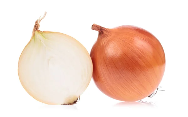 Lonchas de cebolla aisladas sobre fondo blanco —  Fotos de Stock