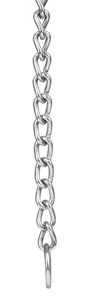 Gümüş uzun zincir. Beyaz sırtlı parlak gümüş zincir. — Stok fotoğraf