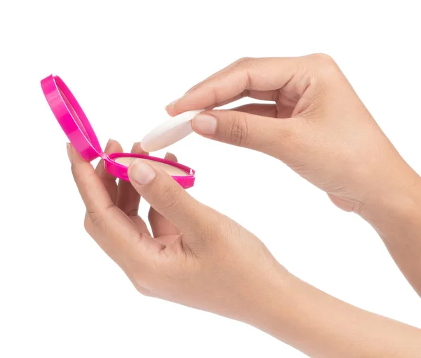 Hand innehav Makeup rosa pulver isolerad på vit bakgrund — Stockfoto