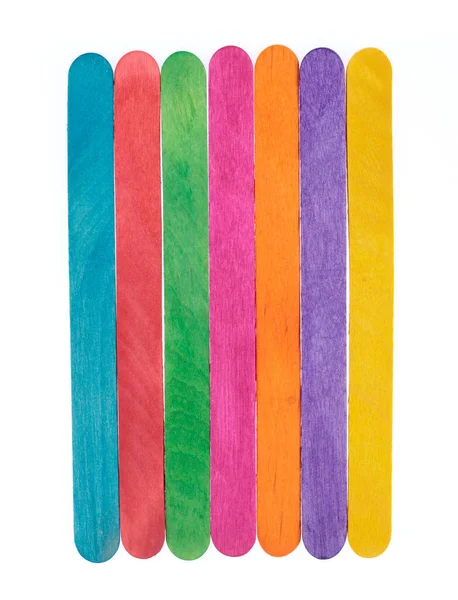 Colorido pau de sorvete de madeira isolado no fundo brancoMadeira — Fotografia de Stock
