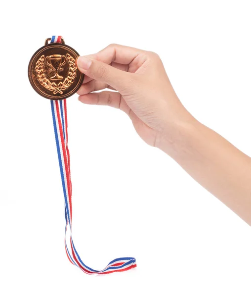 A mão vencedora levantada e segurando medalha de bronze com fita é — Fotografia de Stock