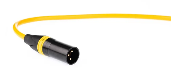 Câble microphone XLR jaune isolé sur fond blanc — Photo