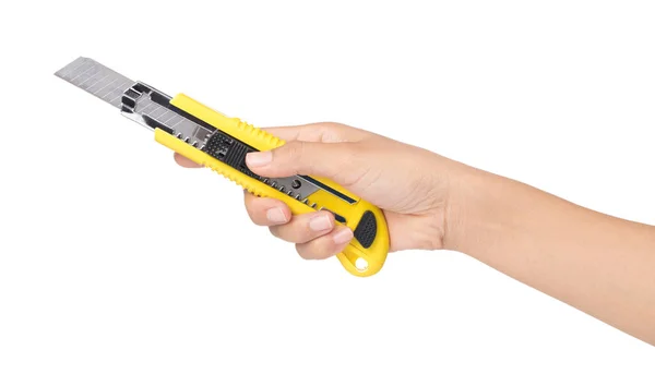 Mão segurando faca cortador amarelo isolado no fundo branco — Fotografia de Stock