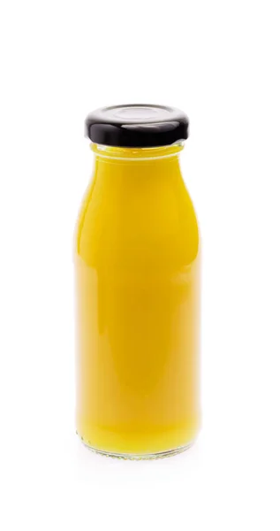 Освіжаючий напій манго для пляшкового скла ізольовано на білому фоні — стокове фото