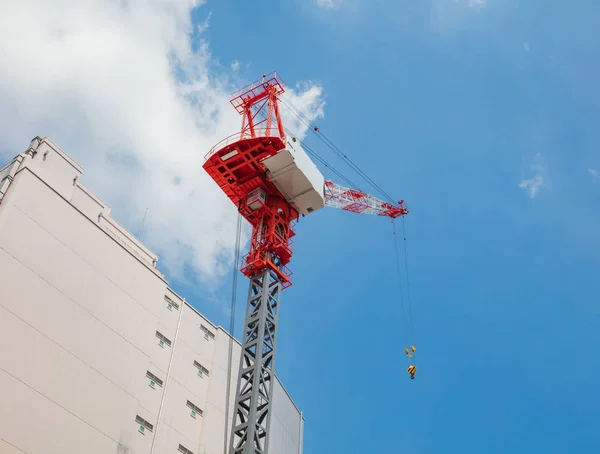 Crane and construction of building — Stock Photo, Image