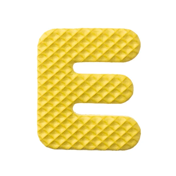 Алфавіт E зроблений з піни EVA ізольовано на білому тлі — стокове фото