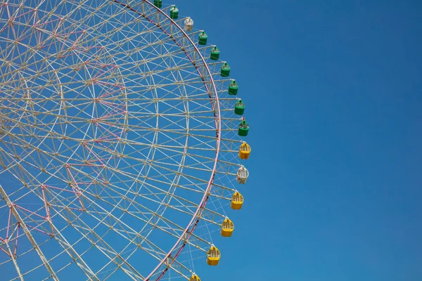 Ferris wheel with blue sky — Stock Photo, Image
