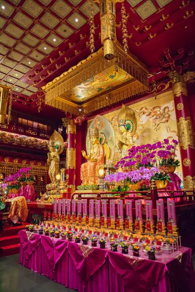 SINGAPORE - FEBRUARY 19, 2017: Decorated of Inside the Buddha To — Stock Photo, Image