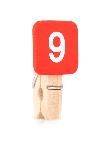 Κλιπ ξύλινο πάσσαλο με αριθμούς 9 απομονώνονται σε λευκό φόντο — Φωτογραφία Αρχείου