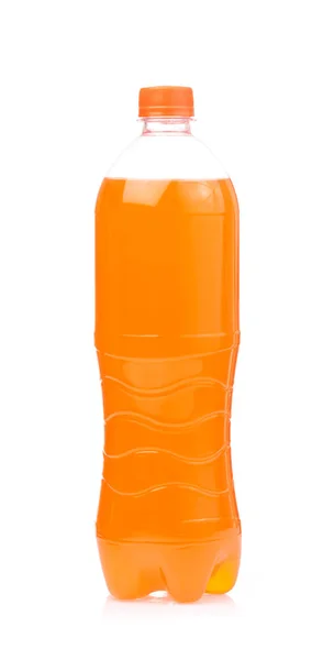 Bouteille avec jus d'orange boisson savoureuse isolé sur le fond — Photo