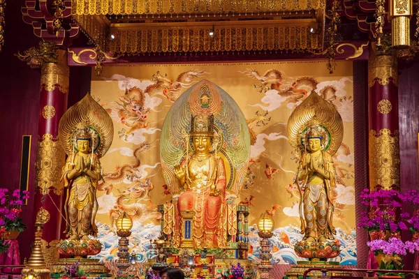 Szingapúr - február 18, 2017: Decorated of Inside the Buddha too — Stock Fotó