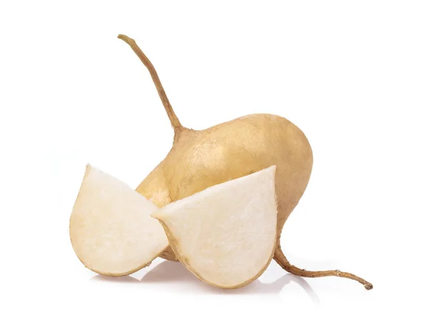 Jicama rebanada aislado sobre fondo blanco — Foto de Stock