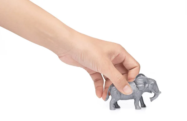 Mão segurando brinquedo elefante plástico isolado no fundo branco — Fotografia de Stock