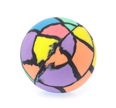 Beyaz arkaplanda izole edilmiş renkli top.