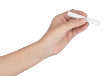 Beyaz arkaplanda beyaz tebeşirle el ele tutuşmalar 