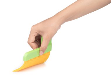 Toz fırçası süpürgesi beyaz arkaplanda izole edilmiş.. 