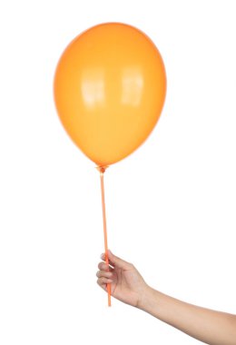 El ele tutuşan Turuncu Lastik Balon, beyaz bir grupta izole edilmiş.