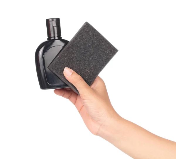 Mão segurando garrafa proteção do produto de cera com iso de esponja preta — Fotografia de Stock