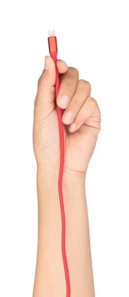 Mão segurando cabo USB vermelho para smartphone isolado na parte traseira branca — Fotografia de Stock