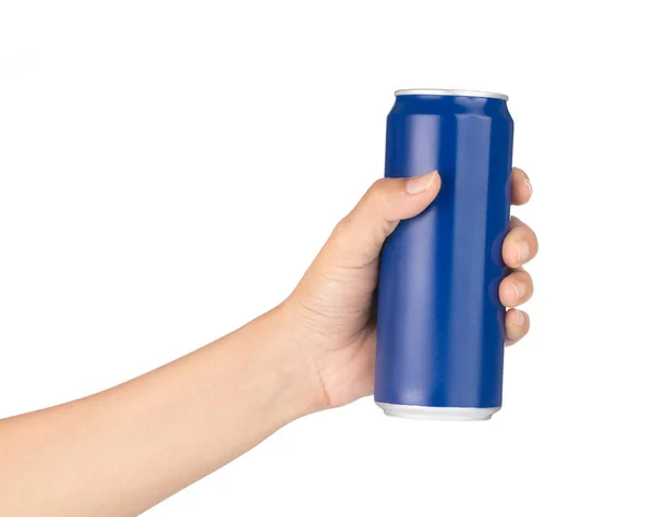 Mão segurando latas de alumínio azul isolado no fundo branco — Fotografia de Stock