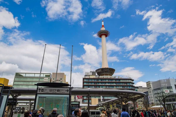 Kioto, Japonia - 15 kwietnia 2015: Wieża Kioto jest najwyższym constru — Zdjęcie stockowe