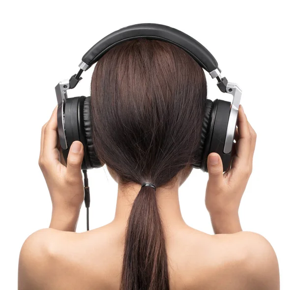 Genç Kadın Kulaklıkla Müzik Dinliyor Beyaz Sırtüstü İzole Edildi