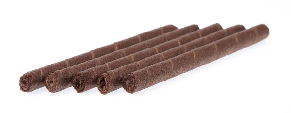 Varillas de oblea de chocolate aisladas sobre fondo blanco. — Foto de Stock