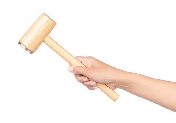 Mão segurando martelo de madeira com uma alça de borracha isolada em branco — Fotografia de Stock