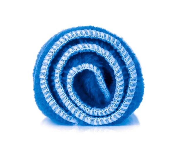 Синие салфетки микроволокна изолированы на белом фоне — стоковое фото
