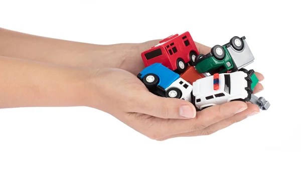 Mão segurando carro brinquedo crianças isolado em um fundo branco . — Fotografia de Stock