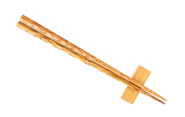 Par de pauzinhos de madeira com suporte de madeira isolado em um bac branco — Fotografia de Stock