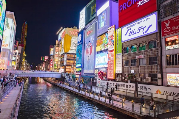 Osaka,Japan - May 10, 2018 : Viwe of Osaka cityscape at night fu — Stockfoto