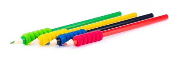 Stos kolorowych ołówków wyizolowanych na białym tle. — Zdjęcie stockowe