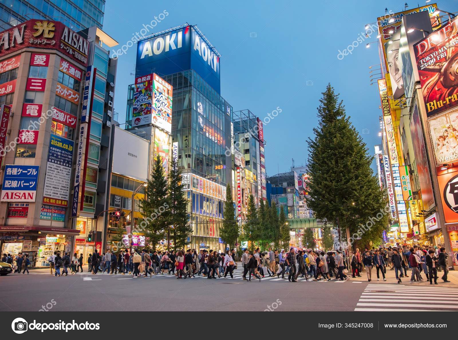 Japao 22 De Outubro De 16 Pessoas E Turistas Em Akihabara Shoppi Fotografia De Stock Editorial C Cloud7days Japao 22 De Outubro De 16 Pessoas E Turistas Em Akihabara Shoppi Fotografia De Stock Editorial C Cloud7days