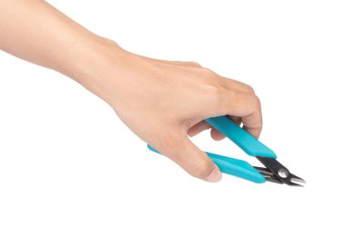 Beyaz bir arkaplanda el ele tutuşan kerpeten kesimi.