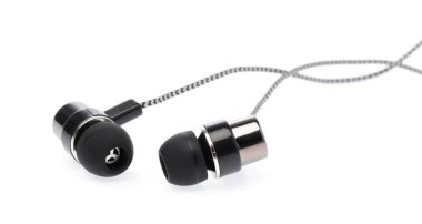 Beyaz bir arka plan üzerinde izole kulaklık