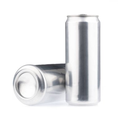Beyaz arka plan üzerinde izole metal kutular