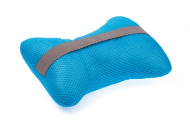 Beyaz arka plan üzerinde izole boyun yastığı