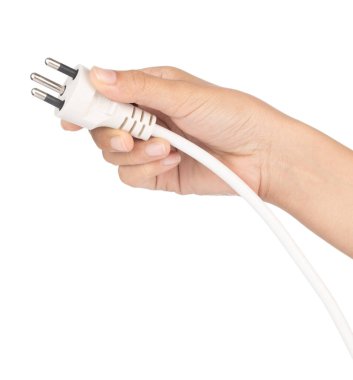 El ele tutuşan güç kablosu beyaz arka Grou üzerinde 3-Pin Elektrik prizi