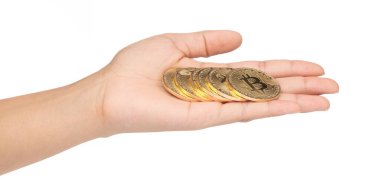 Beyaz arka plan üzerinde izole bitcoin simgesi olan altın sikke. 