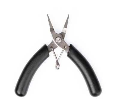 Yuvarlak burun pensesi beyaz arka planda izole edilmiş.