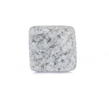 Kaya sabuntaşı buz küpü beyaz arkaplanda izole edildi