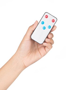 El ele tutuşan Hdmi uzaktan kumanda beyaz arka planda izole edildi